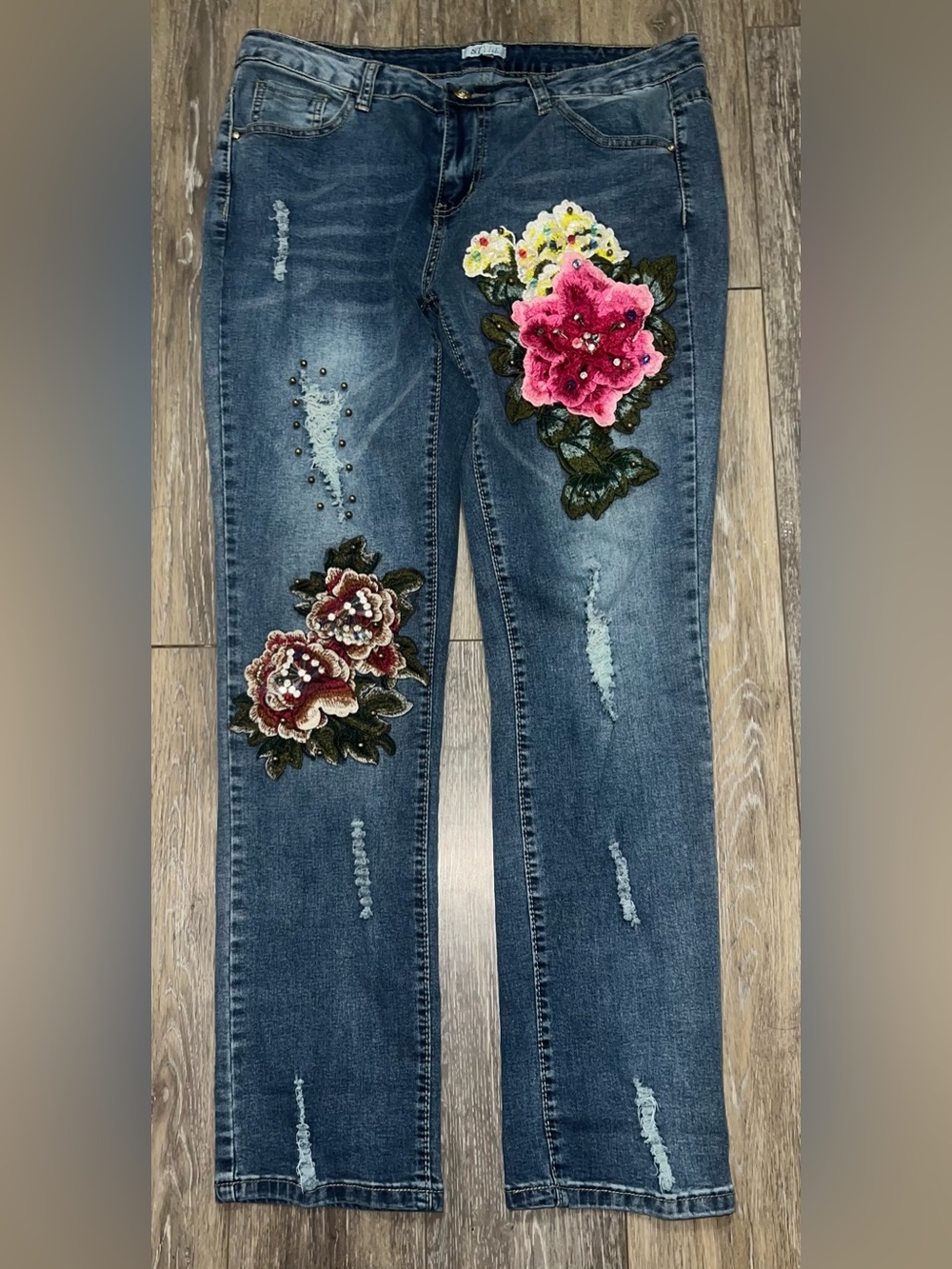 Style & Co Embellished Blue Women’s Jeans with Pink Floral Appliqué size 10